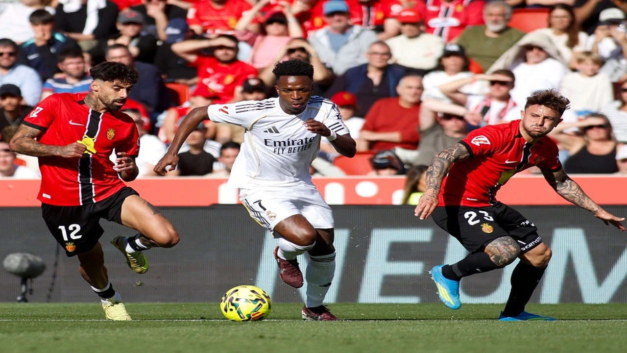 ريال مدريد يتعادل مع جيرونا ويمنح برشلونة فرصة الابتعاد بصدارة الدوري الإسباني.